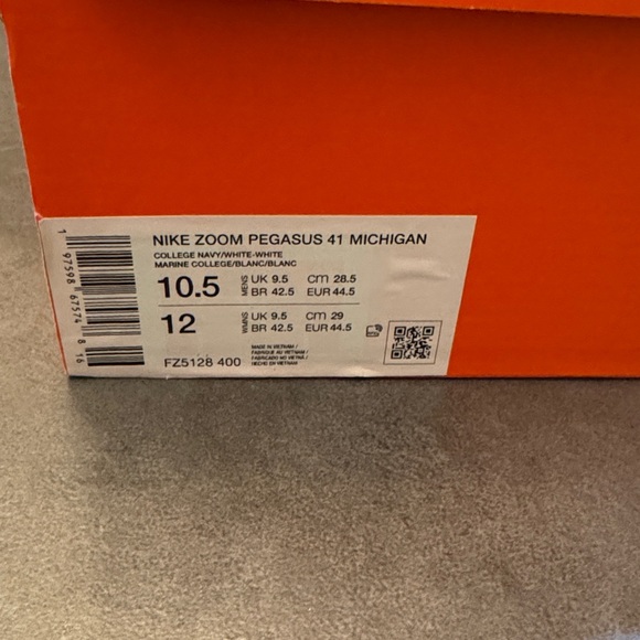 NWT! Men’s size 10.5 Nike Zoom Pegasus 41 Michigan - Picture 5 of 8